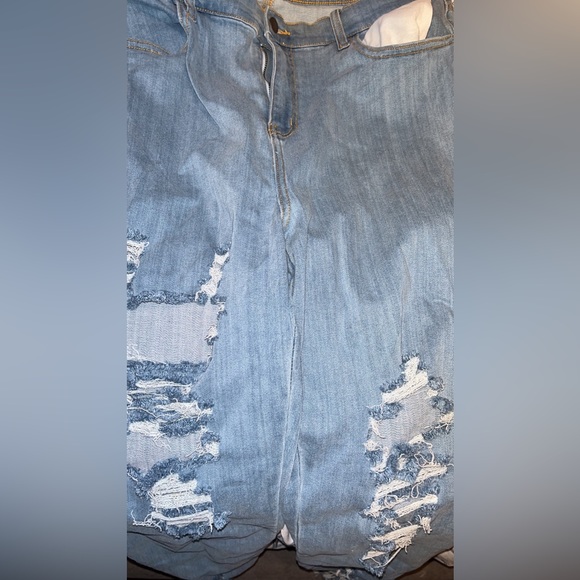 Super distressed jeans !!! 2 in medium wash and 1 in light wash - Picture 8 of 8